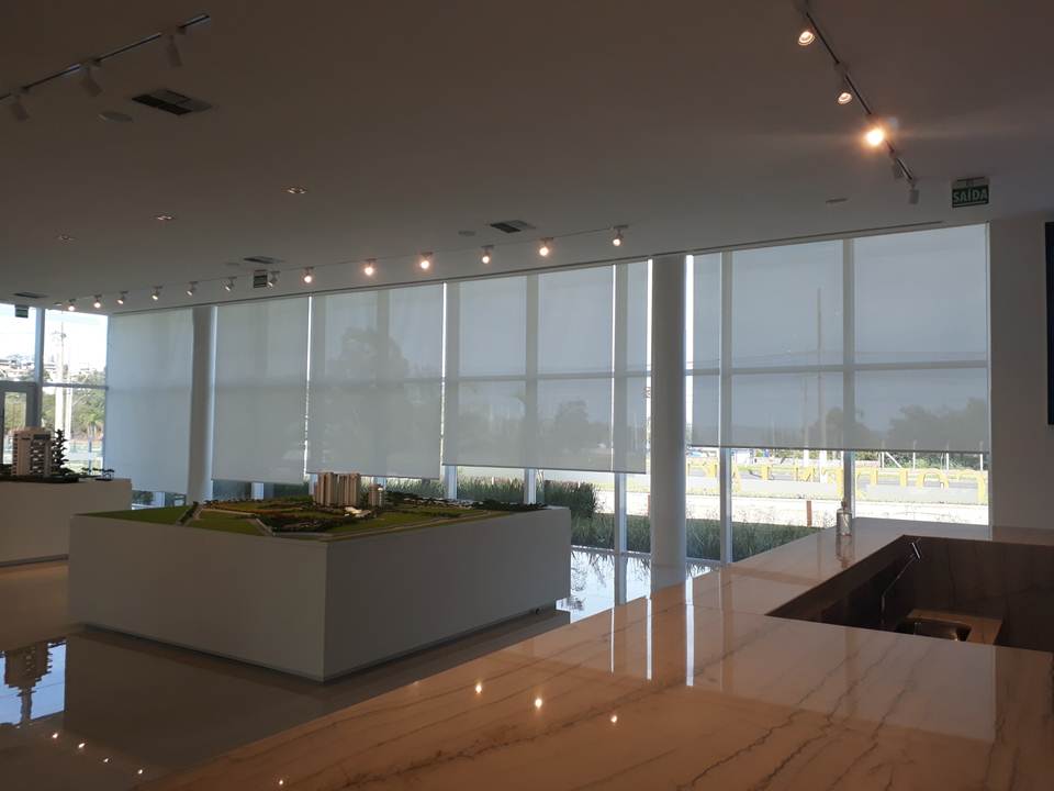 Persiana Motorizada Entre abertas 02.jpg